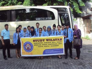 Study Wilayah Mahasiswa Jurusan Bina Wisata City Tour Surabaya 2015